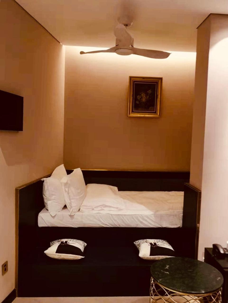 Moon And Chalice Boutique Hotel Куньмин Экстерьер фото