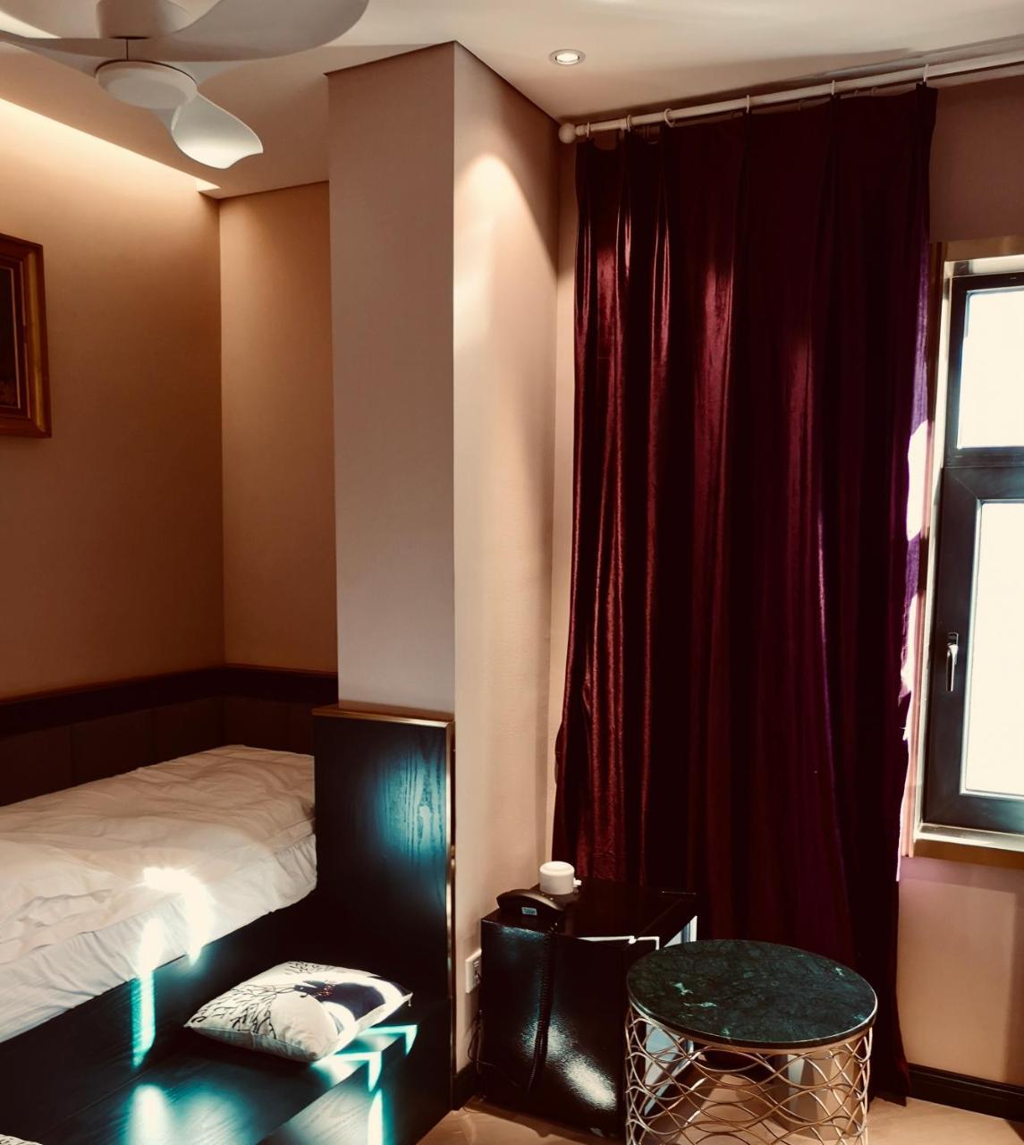 Moon And Chalice Boutique Hotel Куньмин Экстерьер фото