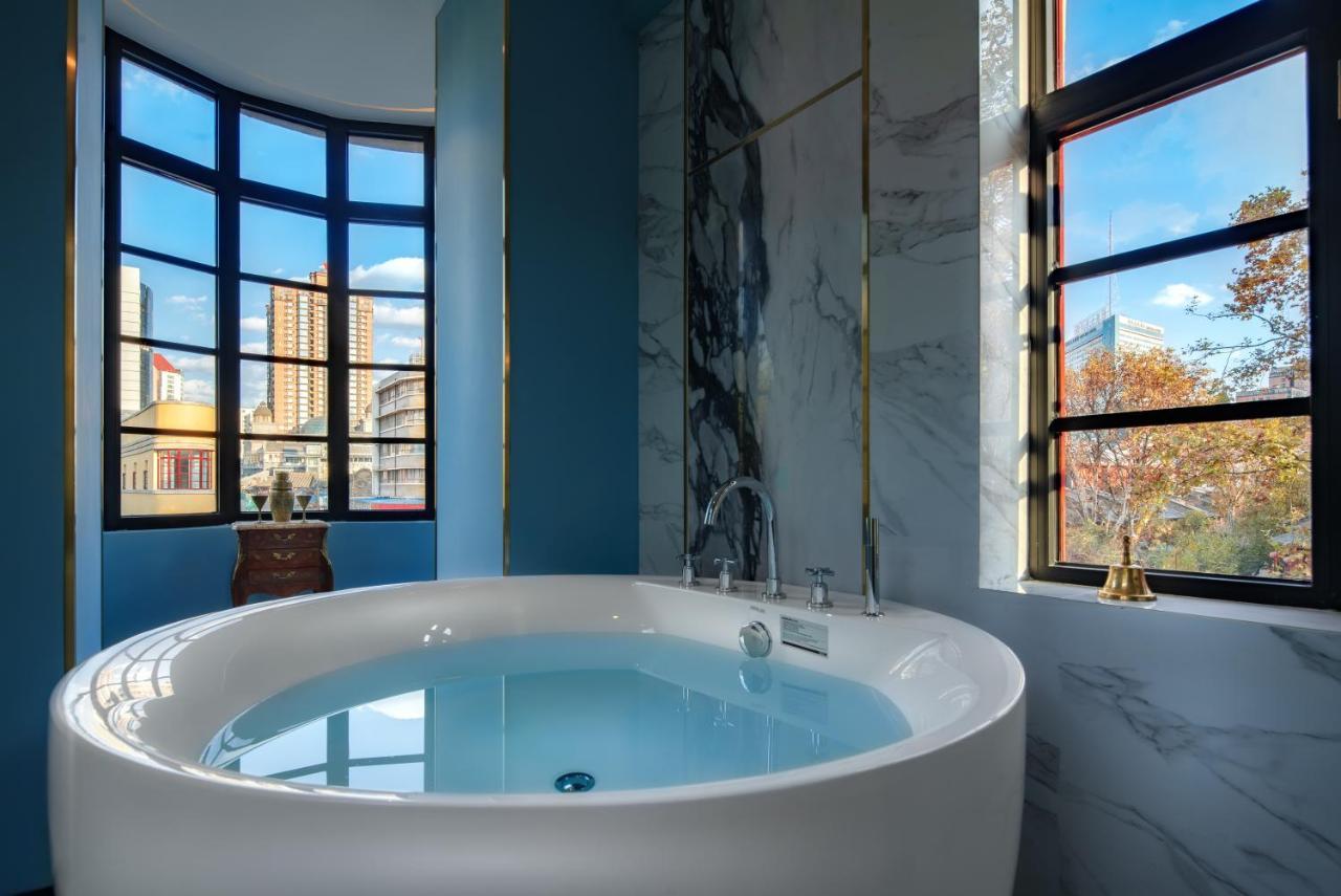 Moon And Chalice Boutique Hotel Куньмин Экстерьер фото