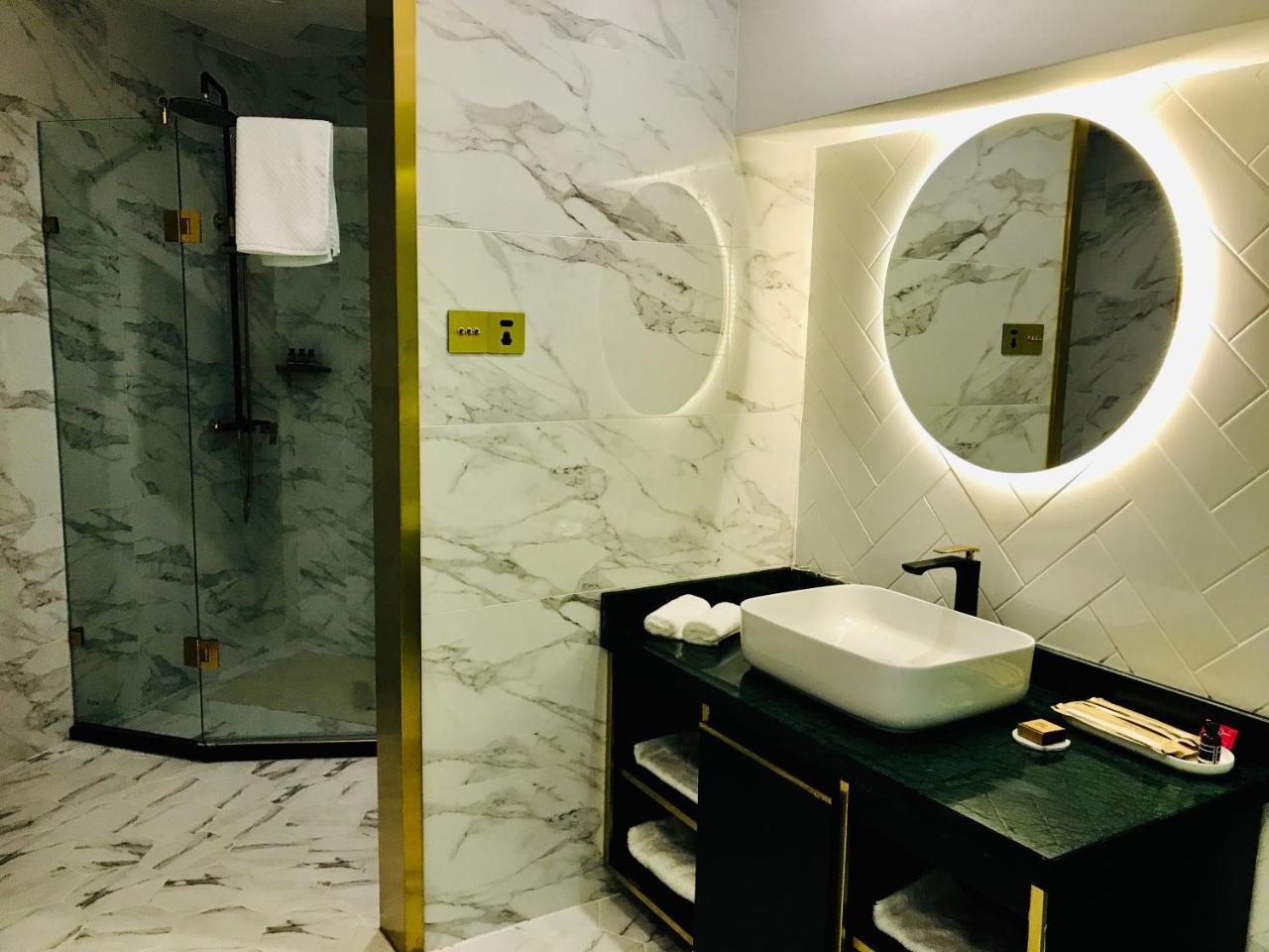 Moon And Chalice Boutique Hotel Куньмин Экстерьер фото