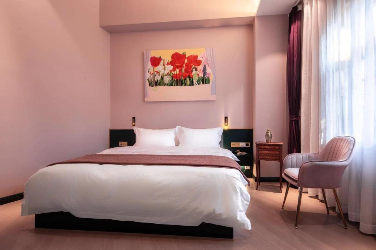 Moon And Chalice Boutique Hotel Куньмин Экстерьер фото