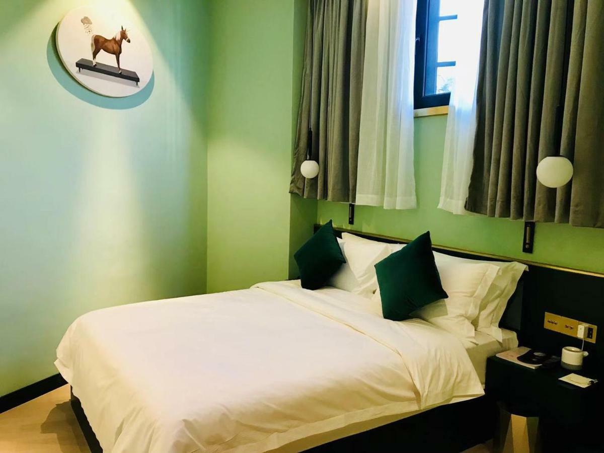 Moon And Chalice Boutique Hotel Куньмин Экстерьер фото
